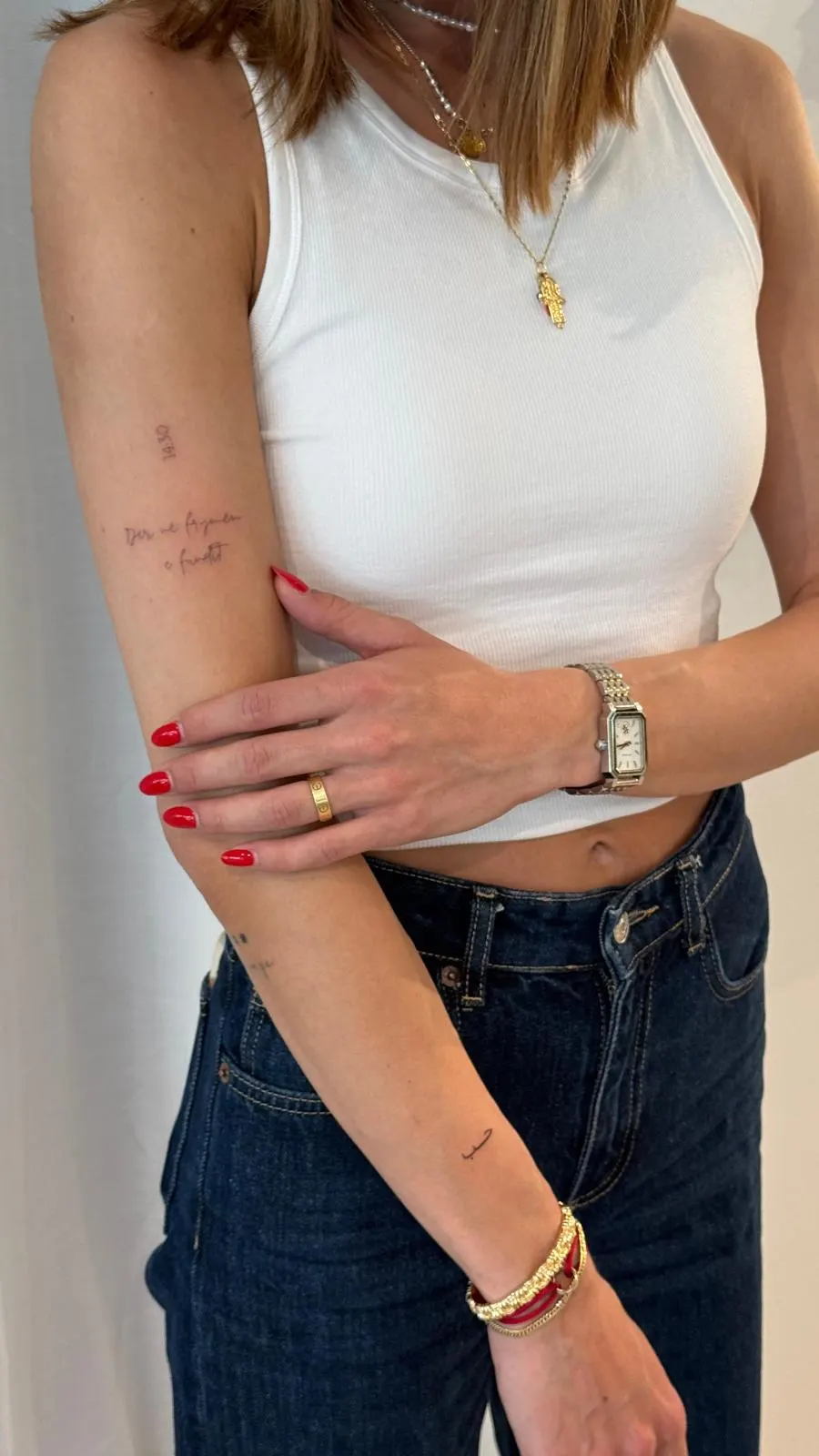 Lettering Tattoo am Arm mit Cartier Uhr Luxury Editorial